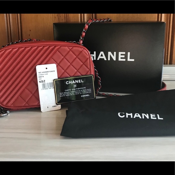 *** SOLD ***NWT CHANEL Red Boy Camera Bag - Picture 2 of 12